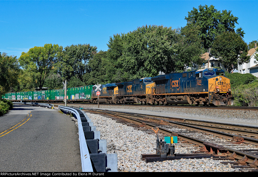 CSX 3355 on M-409